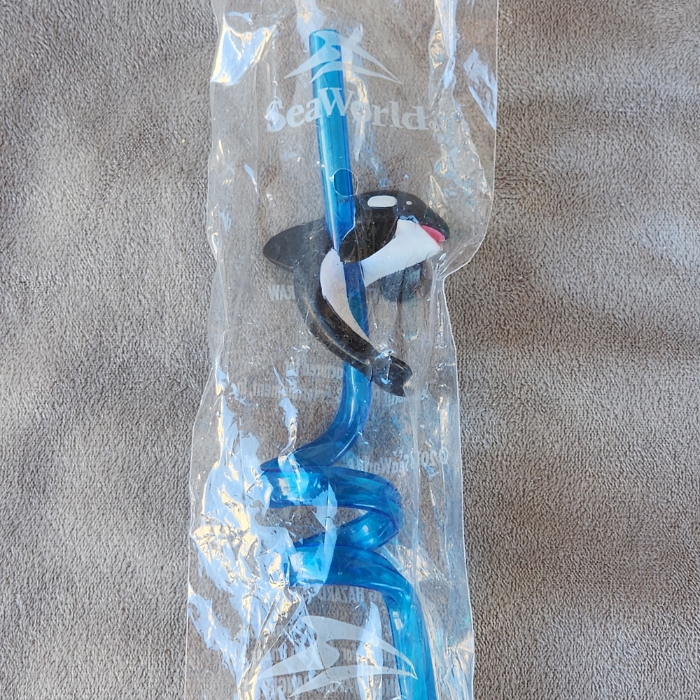 SEAWORLD Shamu Swirl Straw